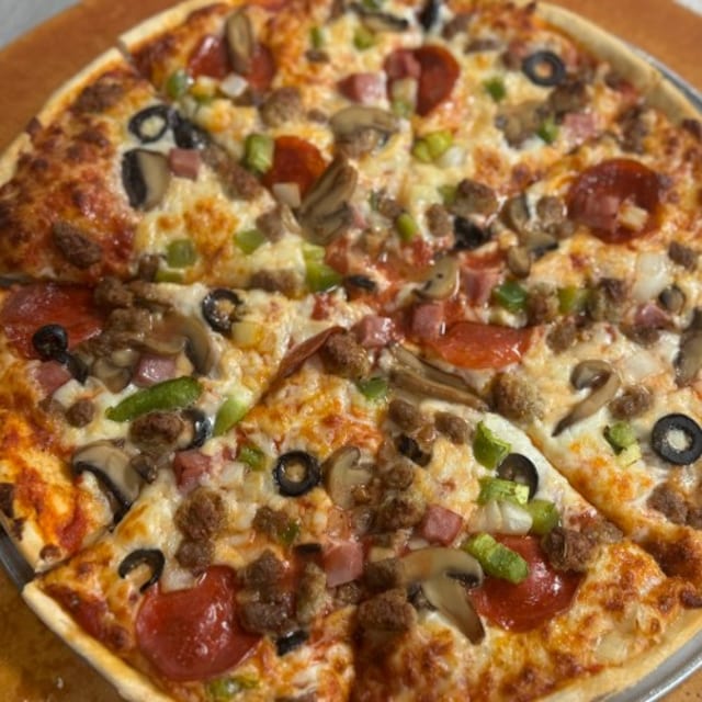Medium 4+ Toppings.